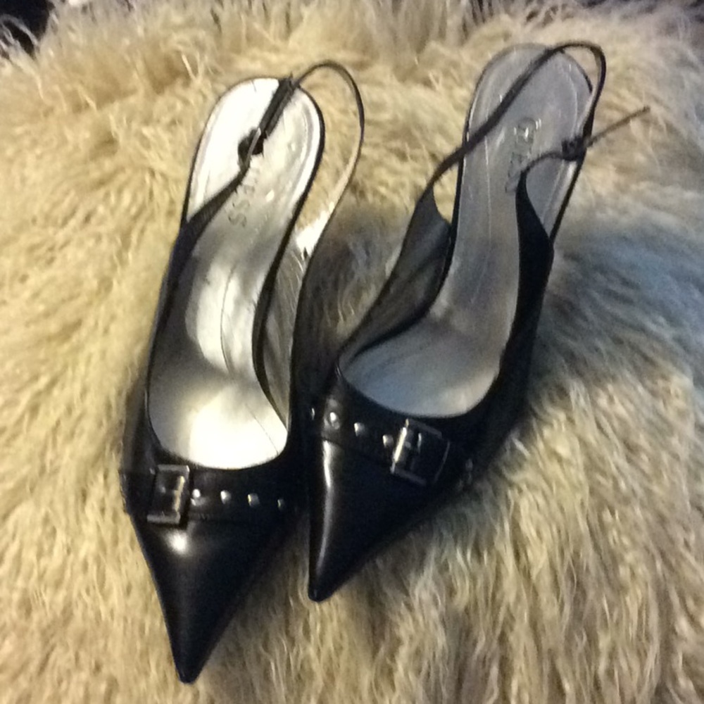 GUESS Black Leather Pointed-toe Slingback